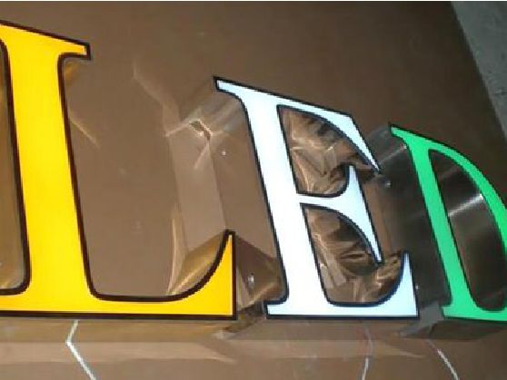 内乡介绍LED招牌的基础知识。